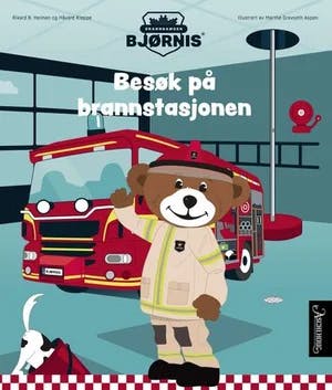 Omslag: "Brannbamsen Bjørnis : besøk på brannstasjonen" av Rikard B. Heimen